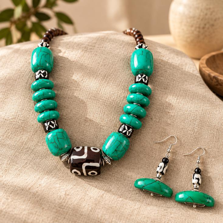 Beautiful&nbsp; handmade statement neckalce with matching earrings